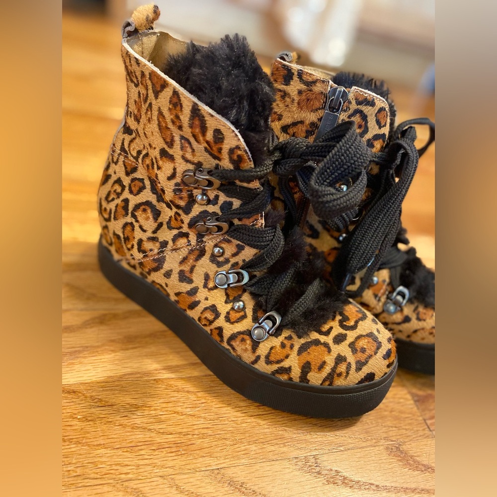 Jslides Cheetah Print Cow Hide Leather With Faux Fur  Size 6